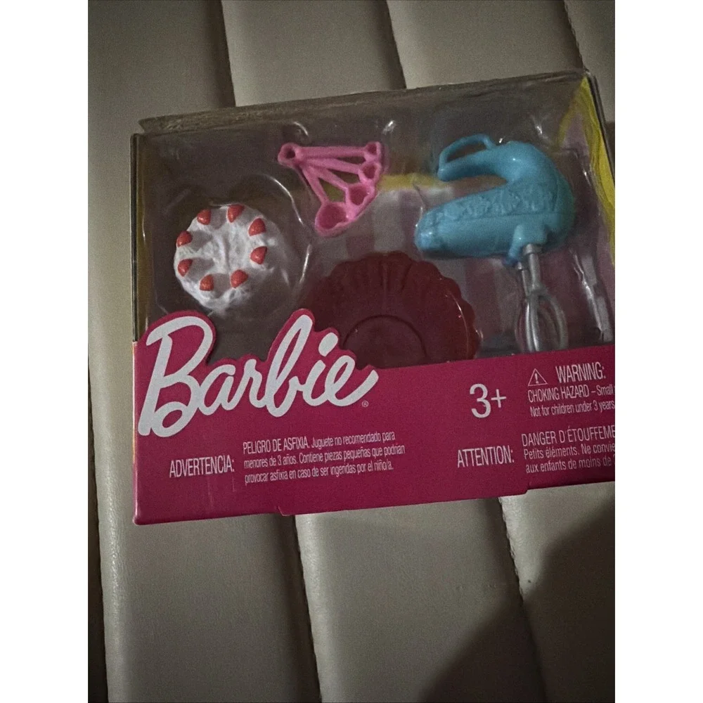 BARBIE, 2018 KITCHEN ITEMS...NEW...FHP71 Lot 2